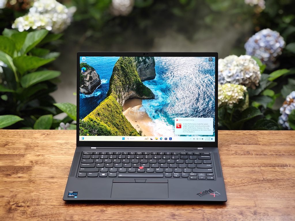 Lenovo ThinkPad X1 Carbon Gen 9 : i7 / 16GB / 1TB