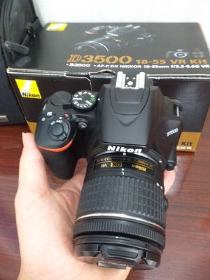 Nikon d3500 full box 98% .1.7k shot