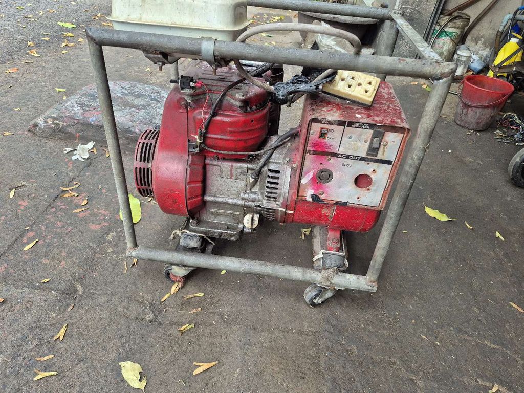Máy phát điện Honda Xăng 5kw Đỏ. Mua bán Đồ chuyên dụng, Giống nuôi trồng tại Huyện Trảng Bom Đồng Nai được đăng bởi Nguyễn Hà Trung hình 1
