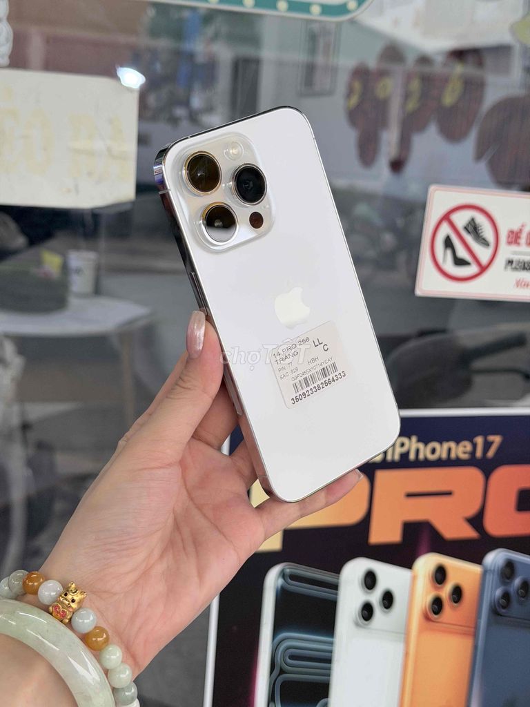 Apple iPhone 14Pro White LL/A Quốc Tế Mỹ 99% 256GB. Mua bán Điện thoại tại Quận 8 Tp Hồ Chí Minh được đăng bởi TRƯỜNG MOBILE  hình 1