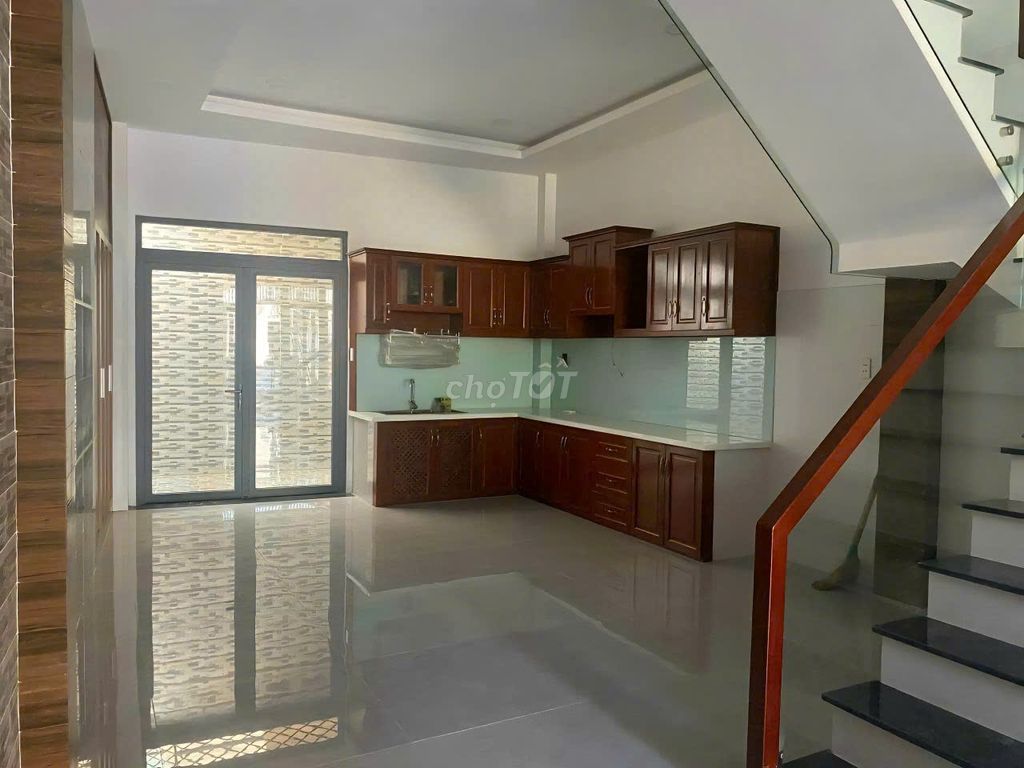 Дом с фасадной стороны 25B Le Van Tho, Ward 11, Go Vap District