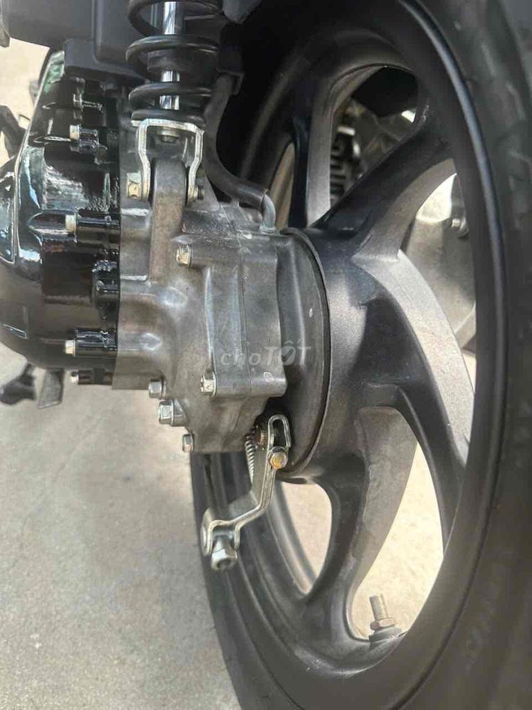 Honda Airblade 110 Fi красный узор 2011 с номерами Хошимина
