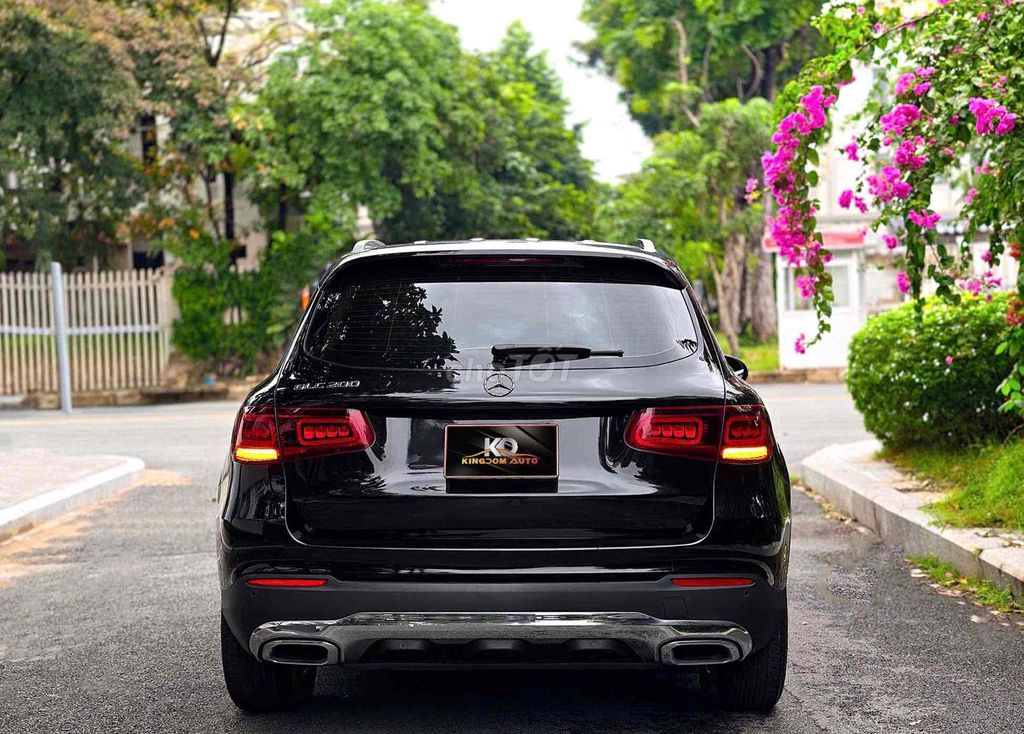 Подтяжка лица Mercedes GLC200 V1 2022 черный хорошая цена