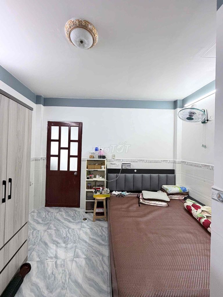 nhà 4 tầng mới chính chủ đang ở . chủ thiện chí bán . giá tốt