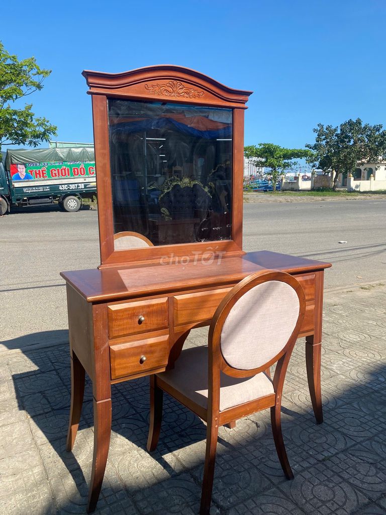 Thanh lý bàn trang điểm trang trí. Mua bán Bàn ghế tại Quận Sơn Trà Đà Nẵng được đăng bởi ĐỒ CŨ ĐÀ NẴNG  hình 1