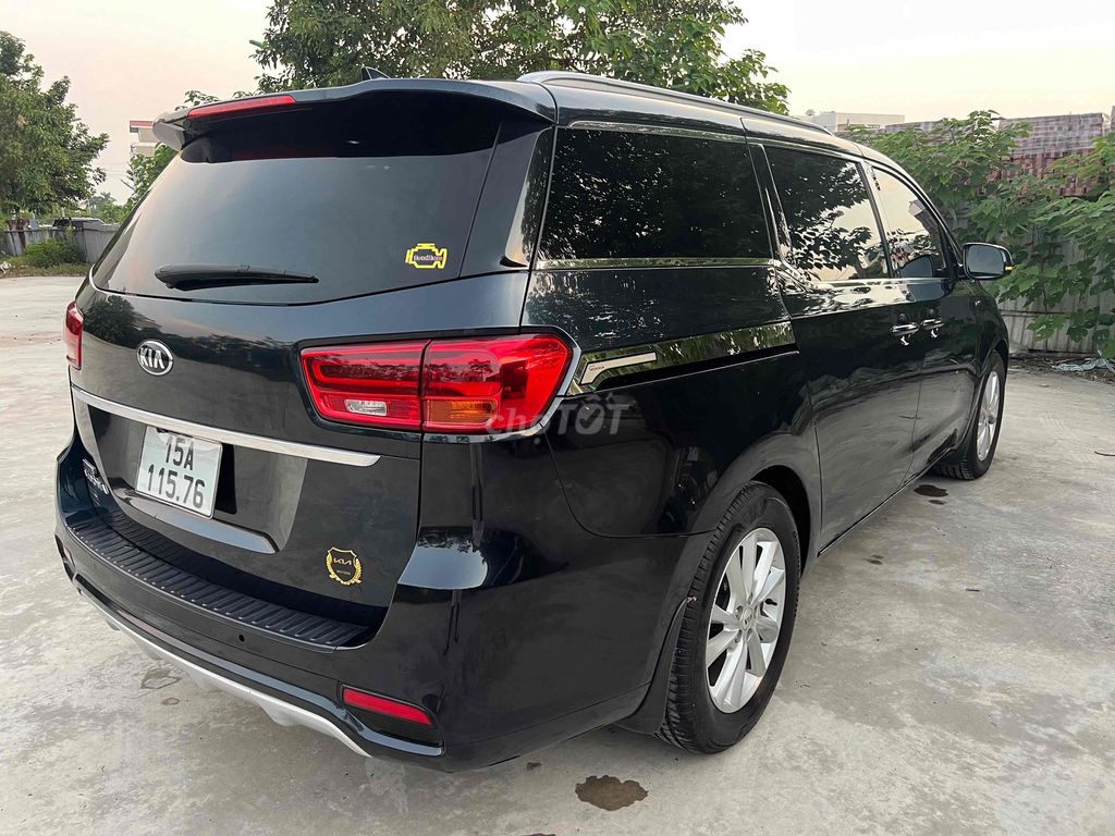 Kia Sedona Full бензин 2019 80000 км чёрный