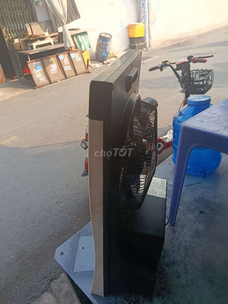 Quạt phun sương Comet Trắng Đen Đã sử dụng. Mua bán Quạt tại Thành phố Dĩ An Bình Dương được đăng bởi Thanh Khiết Tâm Sóng Thần  hình 1