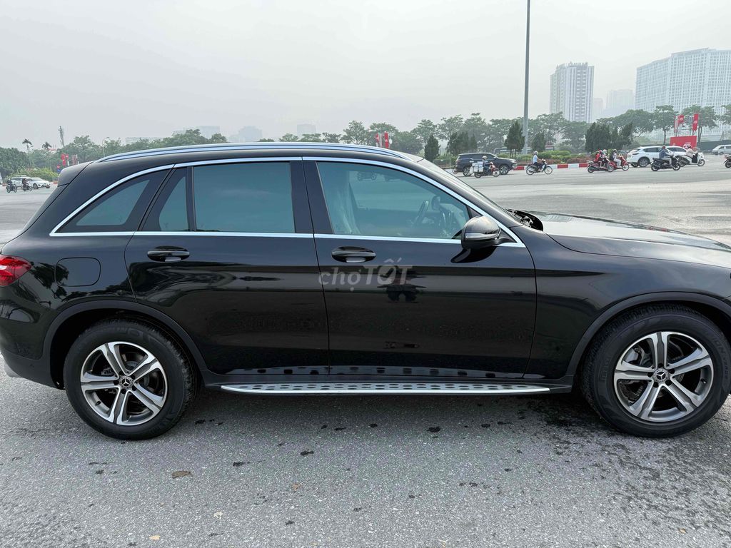 Chính chủ Bán xe Mercedes Benz GLC 2018. Mua bán Ô tô tại Quận Nam Từ Liêm Hà Nội được đăng bởi Quốc Toản hình 5