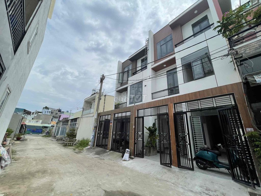 VIP TX43 - CẶP NHÀ SỔ HỒNG-DÀI SỌC- 6 PHÒNG -49M2 ĐẤT- ĐƯỜNG THÔNG 6M-