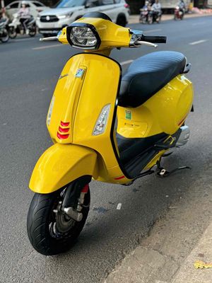 Piaggio Vespa Sprint ABS IGET 2022 Vàng Đen. Mua bán Xe máy tại Thành phố Buôn Ma Thuột Đắk Lắk được đăng bởi Ngô quốc Việt 