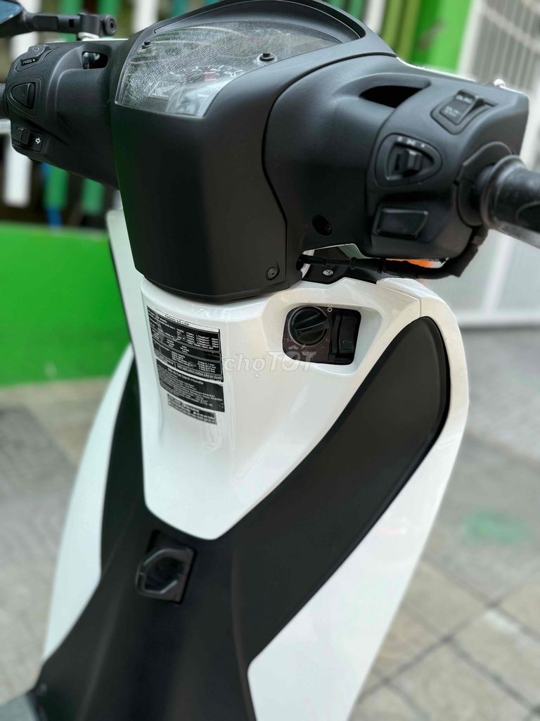 Хонда SH 150 белая 150 куб. см