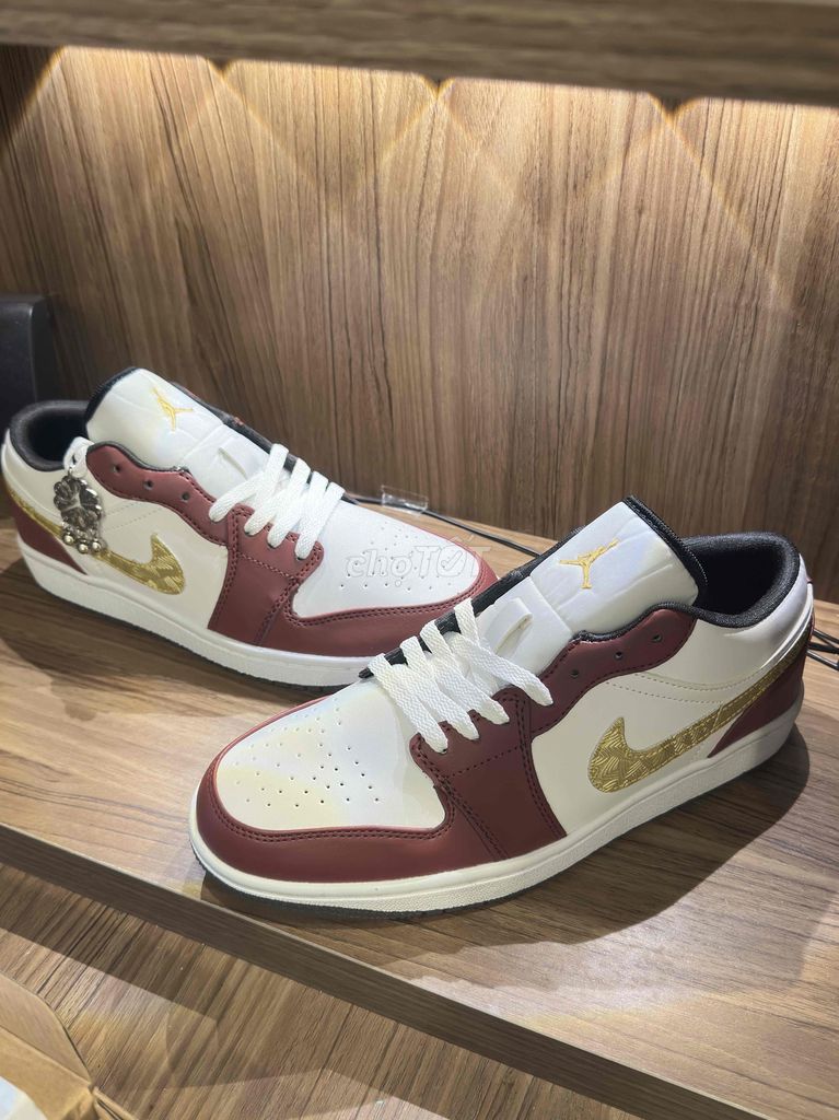 Giày thể thao Nike Air Jordan 1 Low UỦban size 43. Mua bán Giày dép tại Huyện An Dương Hải Phòng được đăng bởi Nguyen Hoang hình 1