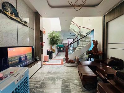 Townhouse 140 m² · 4 bed · Đường Phạm Văn Đồng