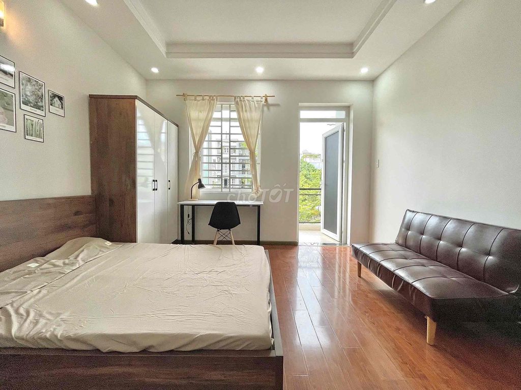 Phòng balcon cách ĐH Văn Lang 800m, Gigamall