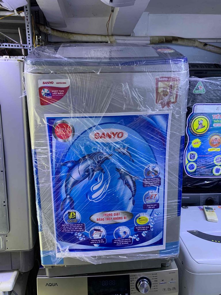 2 con máy giặt 8kg5 Sanyo AQua