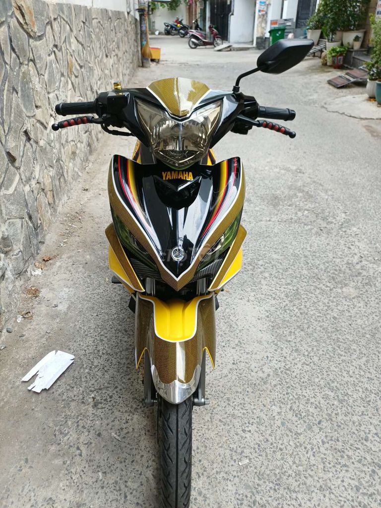 Возбудитель Yamaha 135 2012, черно-золотой, 34000 км