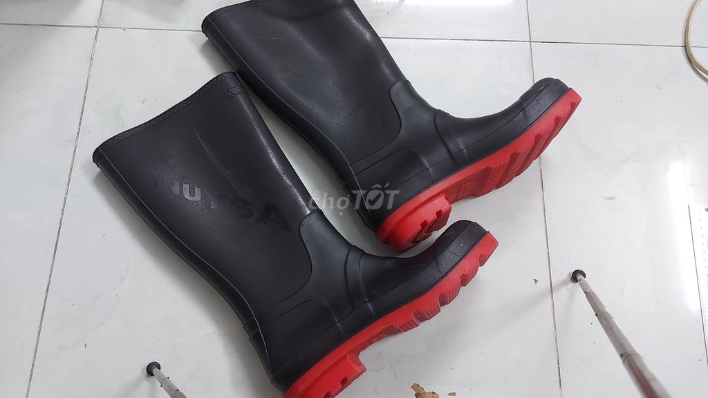 Đôi giầy Ủng. ASYUNY size 40-41 leng keng