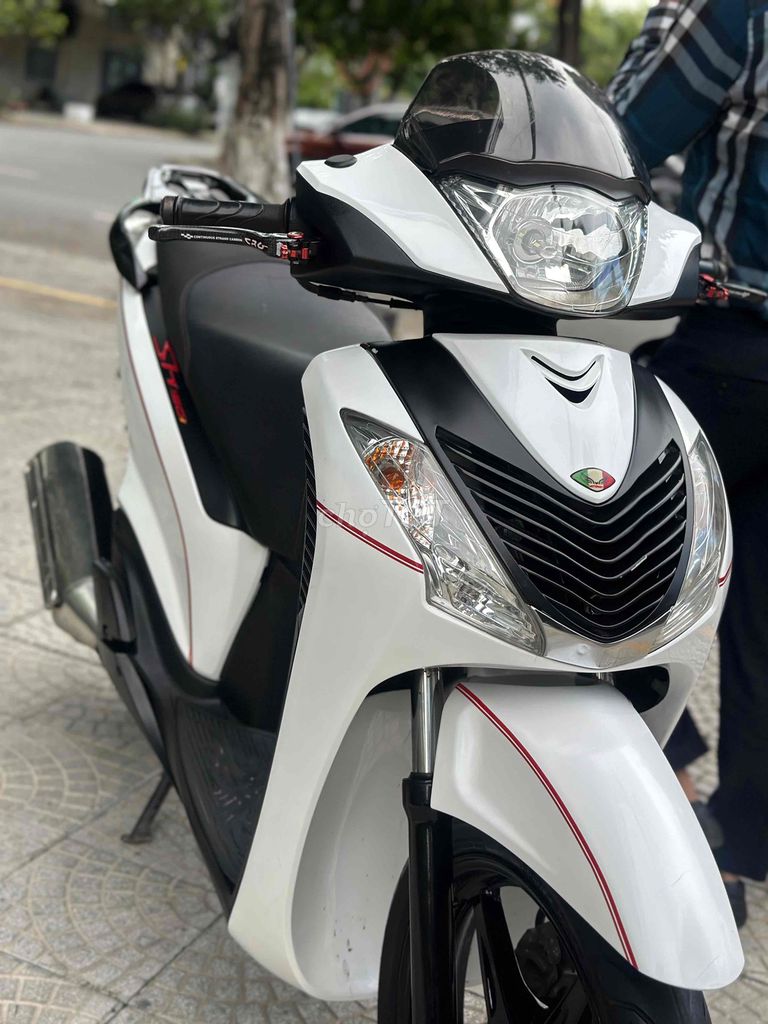 Мотоцикл Honda SH 125, белый, обвес под стиль Italy