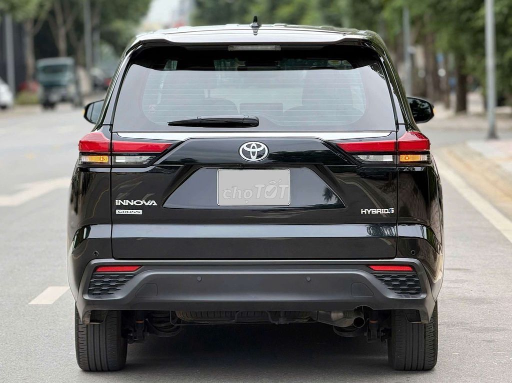 Toyota Innova Cross Hybrid 2025 Hybrid 14.000 km