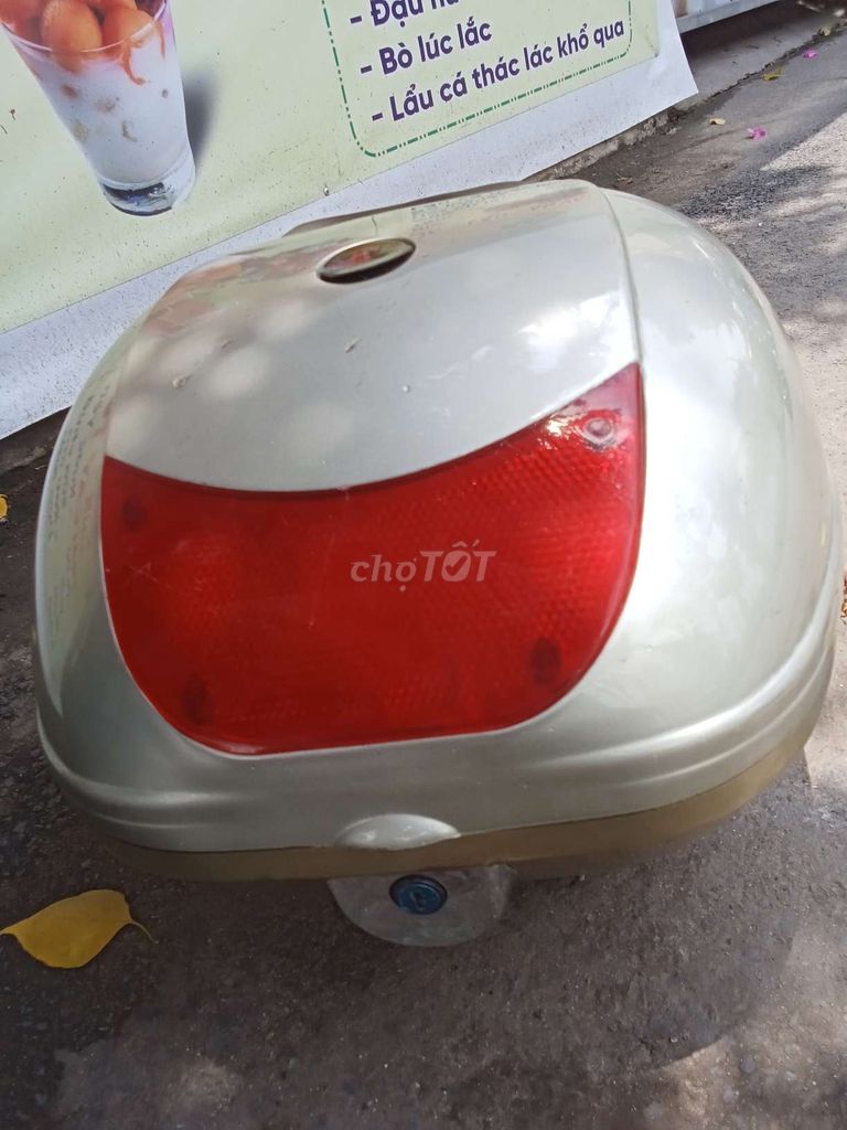 Thùng đựng đồ xe máy zin nhật mới đẹp. Mua bán Phụ tùng xe tại Quận Bình Thạnh Tp Hồ Chí Minh được đăng bởi A Hùng hình 1