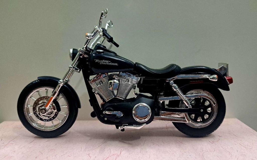 Xe motor Harley Davison, đen