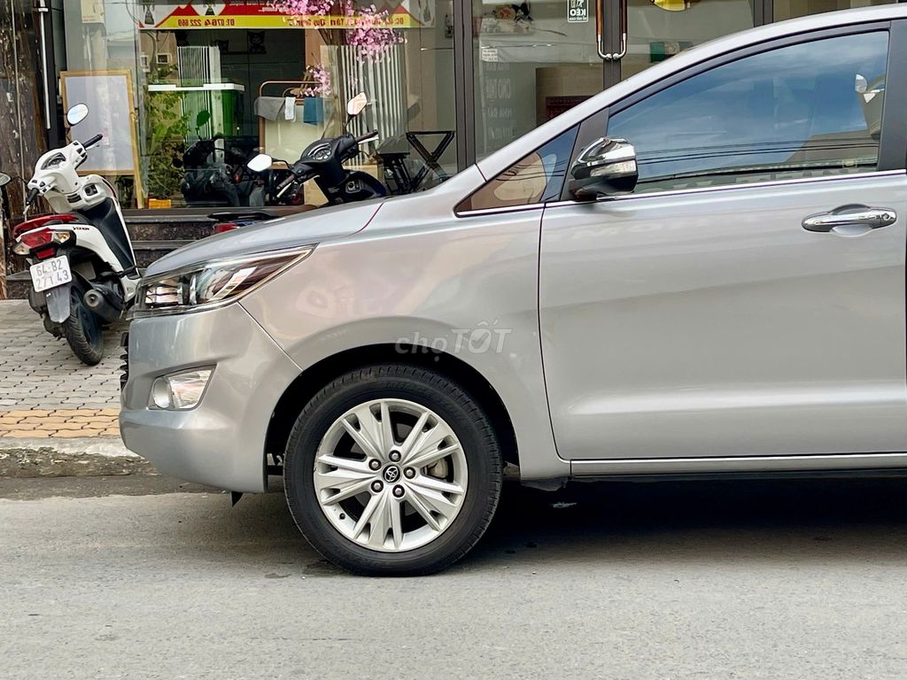 Toyota Innova 2017 2.0V cọp chỉ 55.000km full lsh. Mua bán Ô tô tại Quận 8 Tp Hồ Chí Minh được đăng bởi Trường Nguyễn Xe Sang hình 9