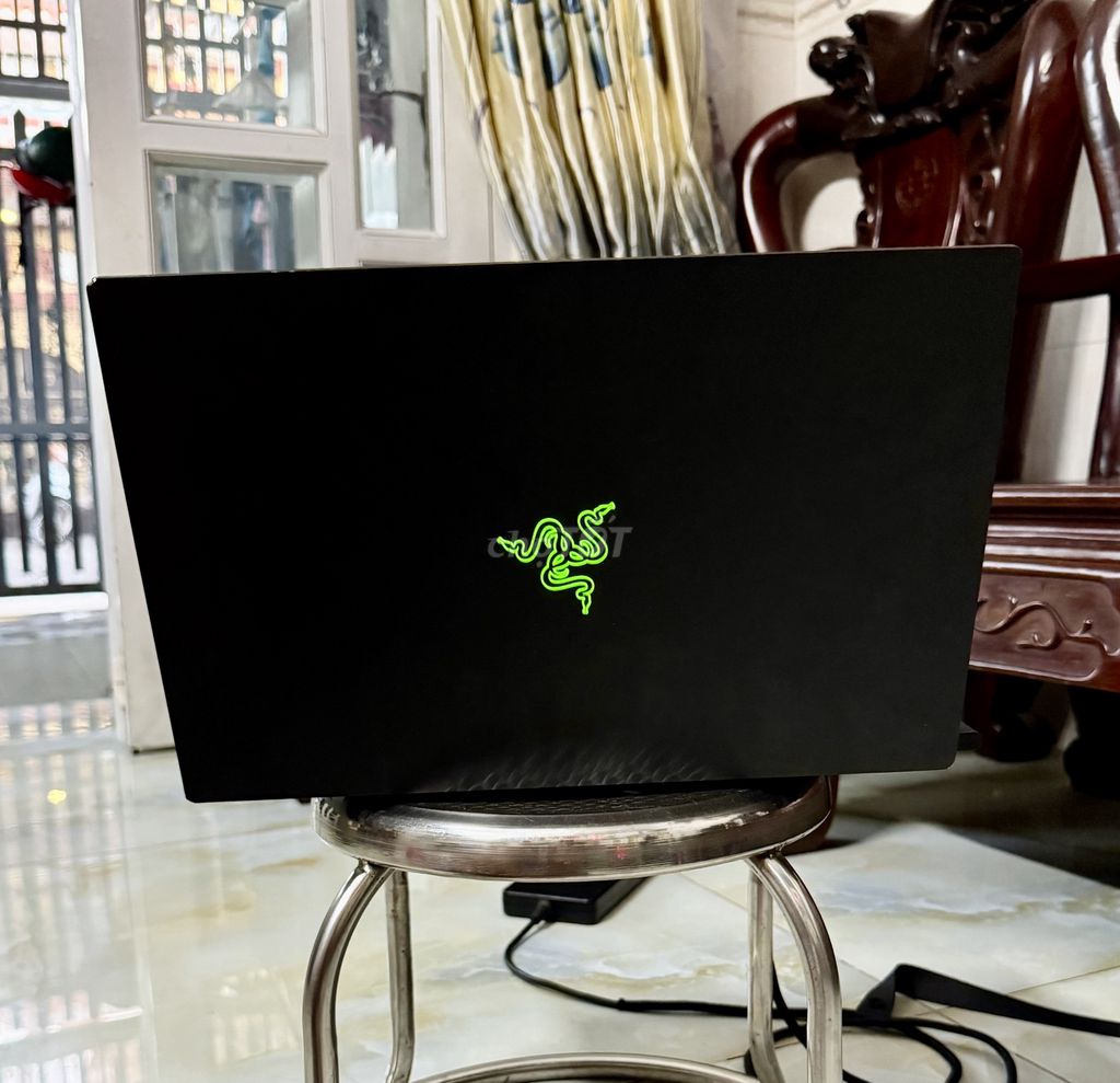 razer i7 9750H -16gb ram - 2060 6gb