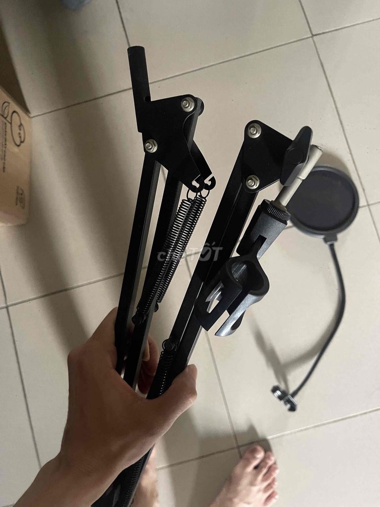 Giá đỡ micro kim loại đen điều chỉnh độ cao. Mua bán Nhạc cụ tại Thành phố Biên Hòa Đồng Nai được đăng bởi Nguyễn Minh Anh hình 1