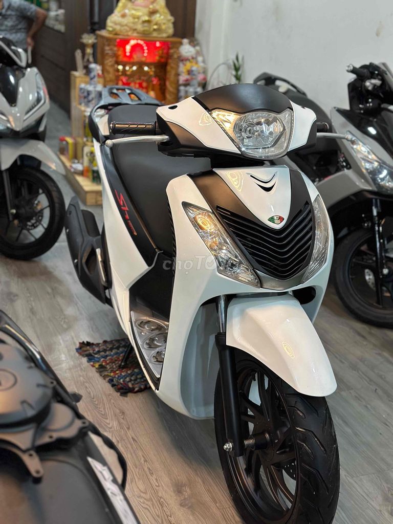 Sh 125 lên ý trắng đen 2015 nợ xấu trả trước 12tr. Mua bán Xe máy tại Quận Thanh Khê Đà Nẵng được đăng bởi Xe Máy Cũ Hải Nguyễn hình 3