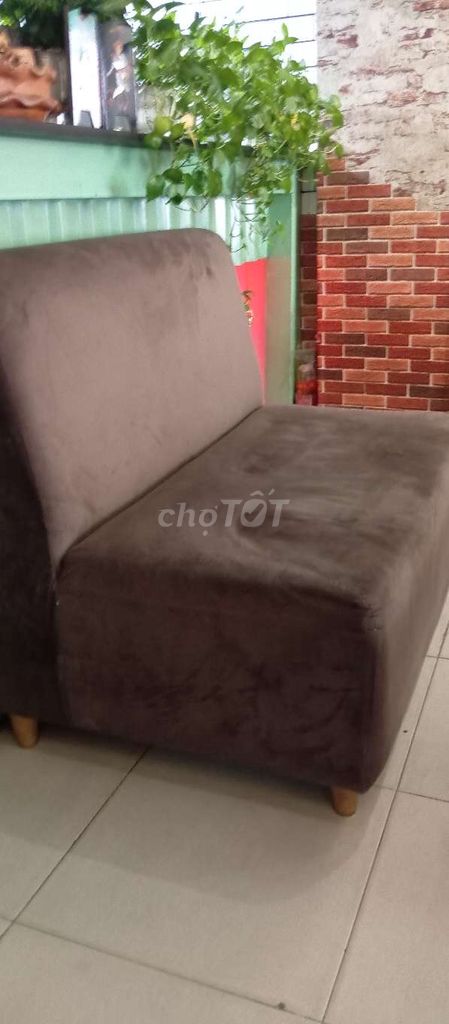 Ghế sofa vải hiện đại màu Nâu. Mua bán Bàn ghế tại Quận 10 Tp Hồ Chí Minh được đăng bởi Tăng Bảo Huy hình 1