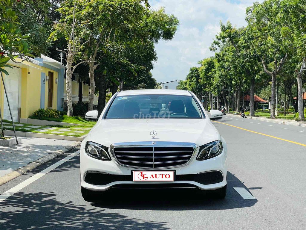 Mercedes E200 model 2019 trắng đen siu đẹp