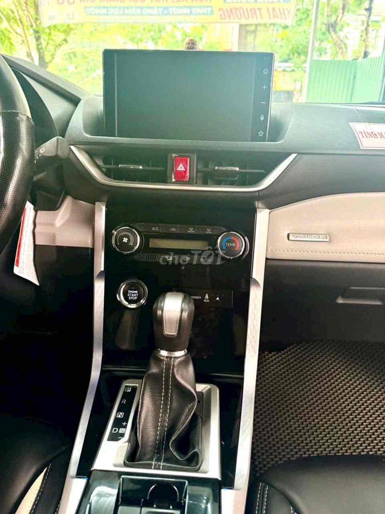 Toyota Veloz Top Trắng