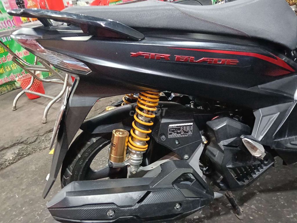 Xe nhãn hiệu Honda là xe tay ga màu đen. Mua bán Xe máy tại Quận Bình Tân Tp Hồ Chí Minh được đăng bởi phuc hình 4