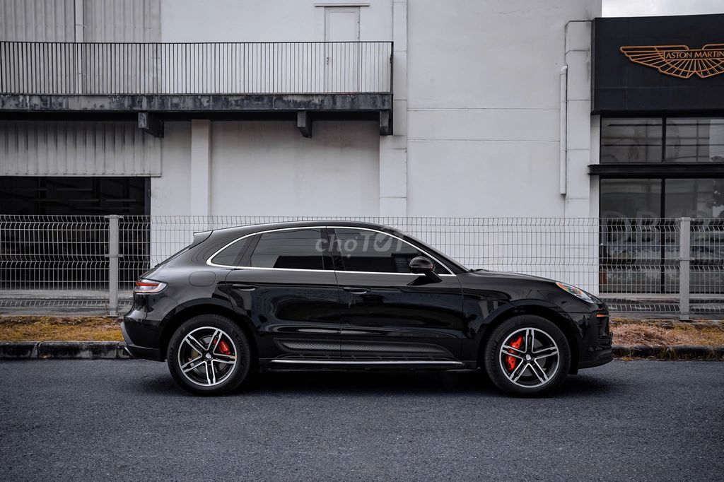 Porsche Macan 2021 màu đen ghế đỏ cực đẹp. Mua bán Ô tô tại Quận 7 Tp Hồ Chí Minh được đăng bởi Hoàn Lee Xe Lướt hình 2