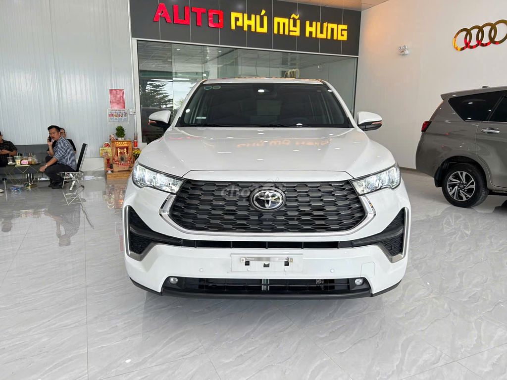 Innova Cross Hybrid 2024, Đi 9.000km Như Xe Mới