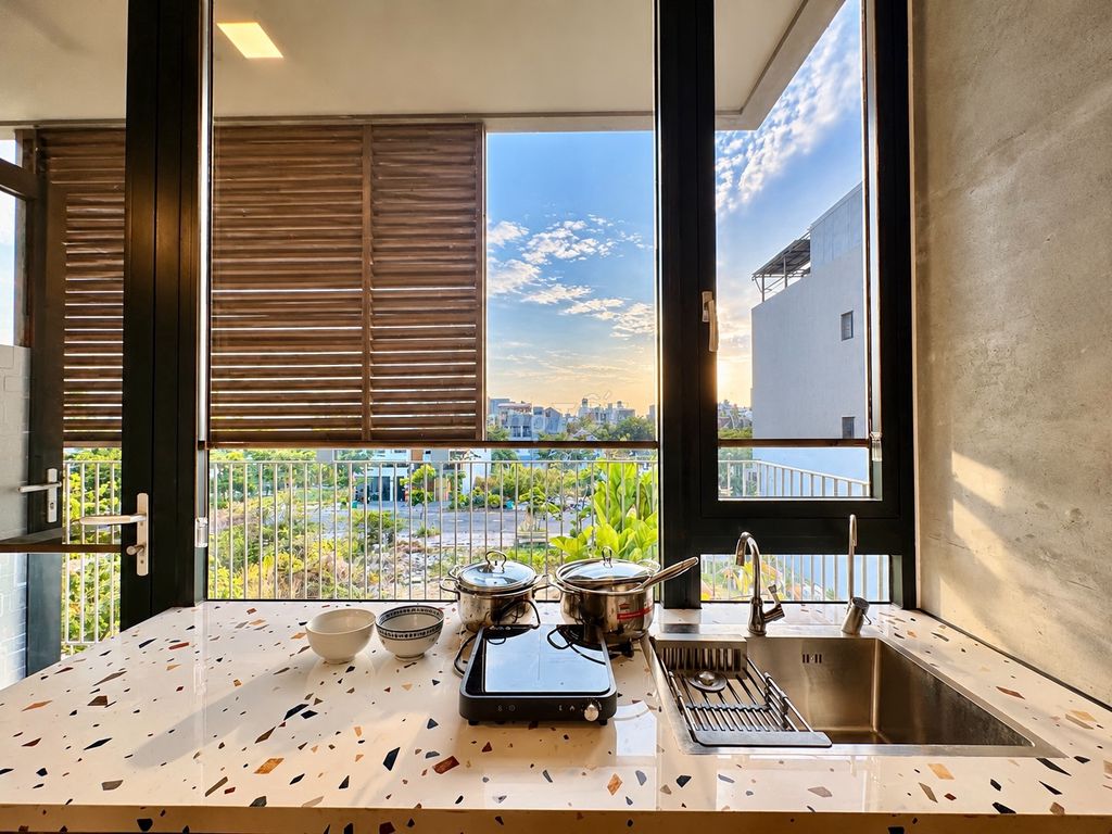 1-bedroom apartment with big balcony near Minh Mạng bridge — photo 8
