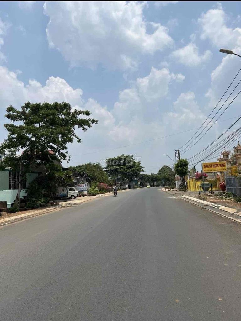 Mặt tiền đường Nguyễn Thị Định cách Ngã Sáu 6,5km 1,68 tỷ