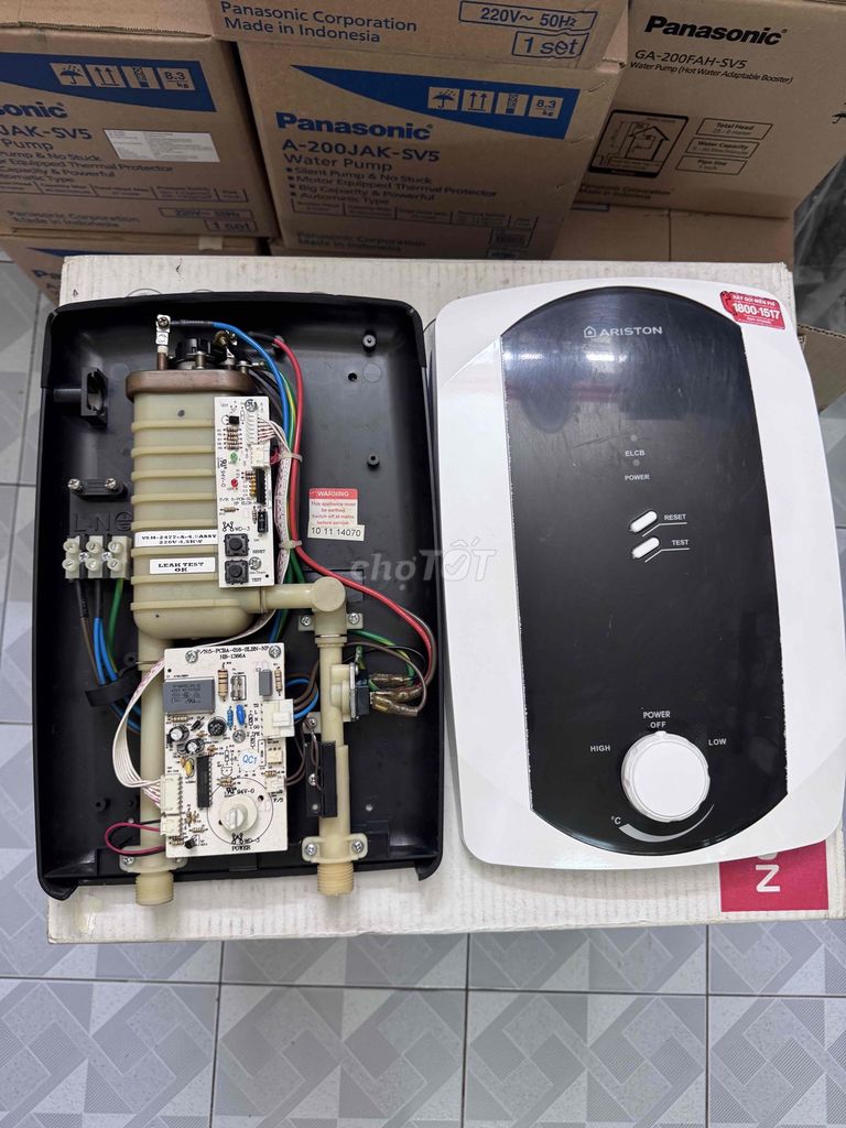 Máy nước nóng Ariston Trắng, Đen. Mua bán Thiết bị vệ sinh, nhà tắm tại Quận 10 Tp Hồ Chí Minh được đăng bởi Đức Minh 646 hình 1
