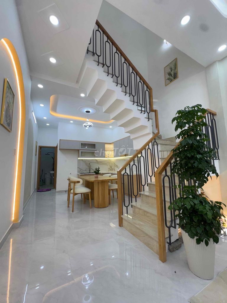Канал Нгуок Ден, рядом с Тан Фу, 3 спальни, дорога 6м, 5.x млрд