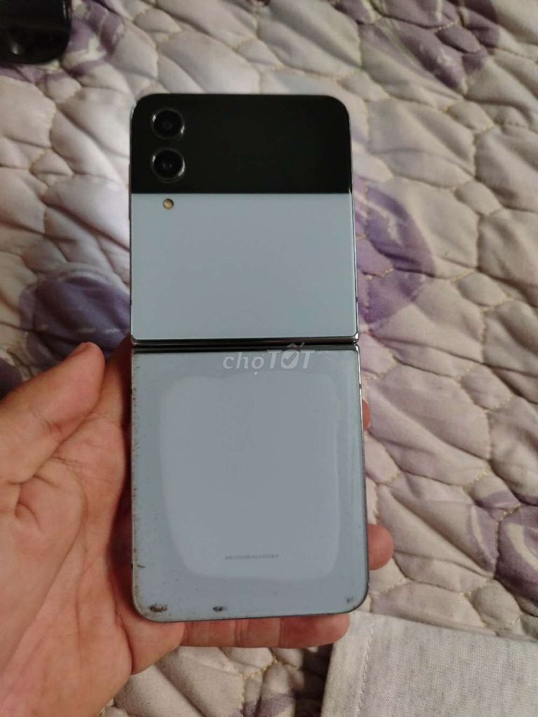 Samsung Z Flip4 Xám Đã sử dụng. Mua bán Điện thoại tại Huyện Gò Dầu Tây Ninh được đăng bởi Trần Quy hình 1