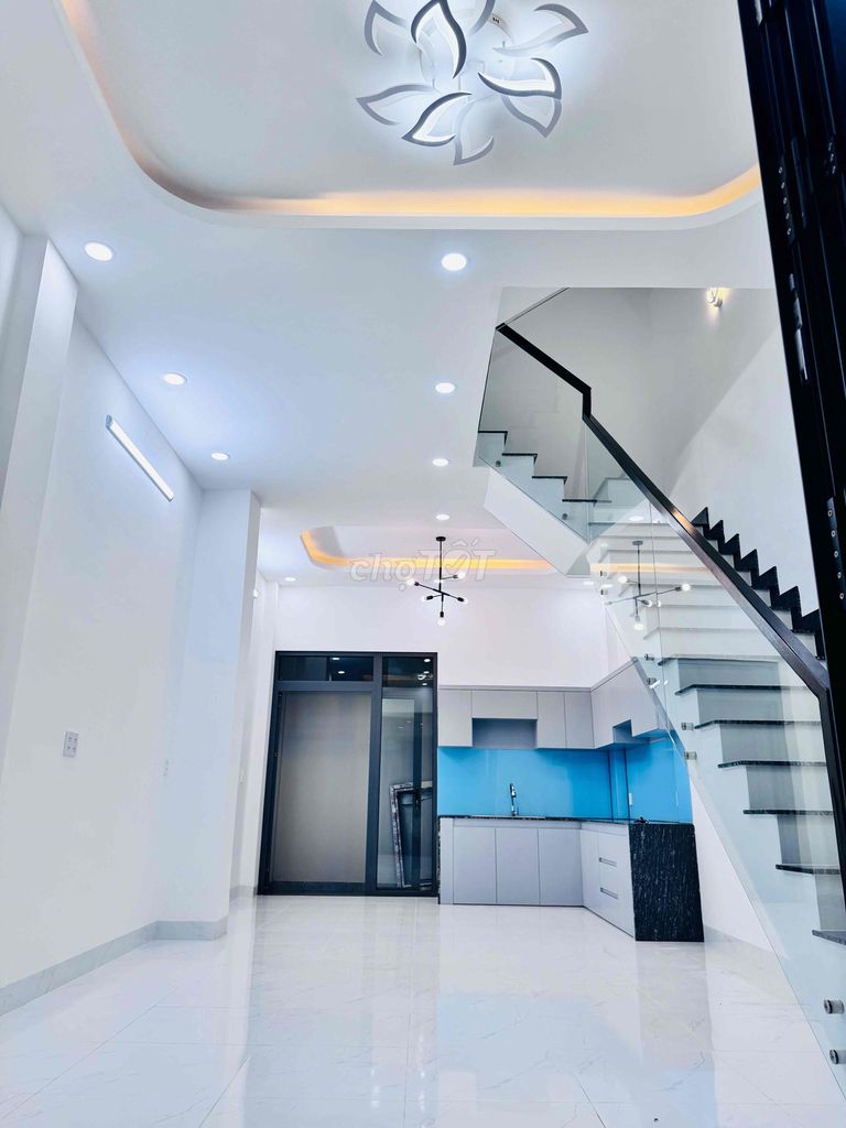 Chính Chủ bán nhà mới xây 4 Tầng sau chợ Long Trường view Landmark - ảnh 3