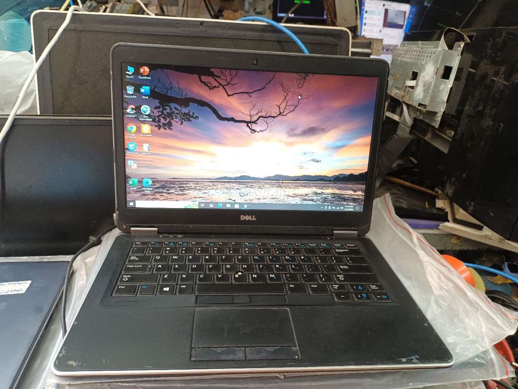 Dell E7440 i5-4300U ram8GB ssd120GB mỏng nhẹ. Mua bán Laptop tại Quận Hải Châu Đà Nẵng được đăng bởi Anh Lý hình 1