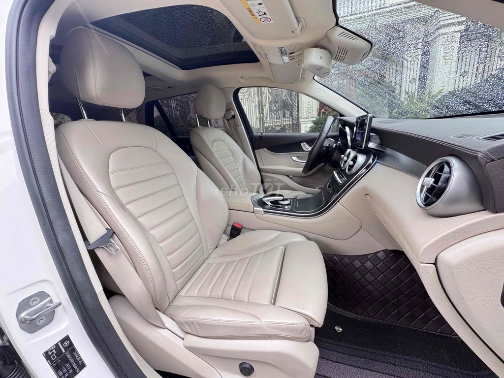 GLC300 4Matic Trắng Kem 8v7 Km (Bao Check). Mua bán Ô tô tại Quận Bình Tân Tp Hồ Chí Minh được đăng bởi Huỳnh Thiên Bảo hình 15