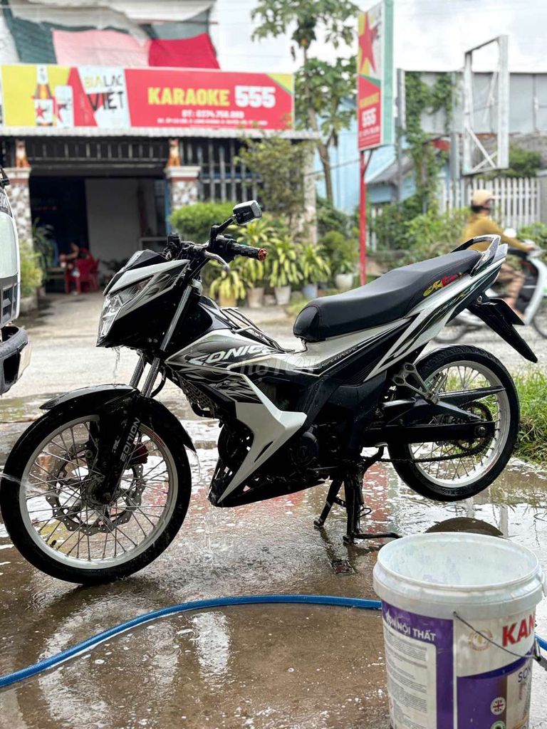 Xe máy Honda Sonic màu đen trắng. Mua bán Xe máy tại Huyện Duyên Hải Trà Vinh được đăng bởi Tran Anh Kiệt hình 2