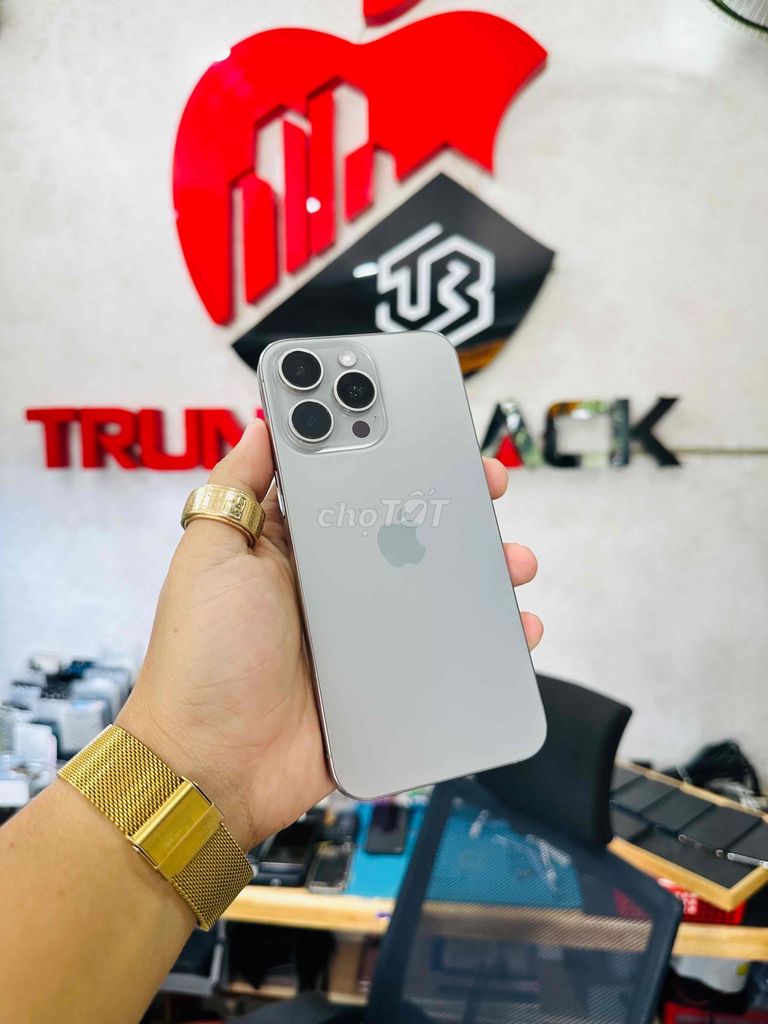 iPhone 15 Pro Max 256GB Titan Vietnam Zin Ốc Áp. Mua bán Điện thoại tại Thành phố Long Xuyên An Giang được đăng bởi Trung Black Long Xuyên hình 1
