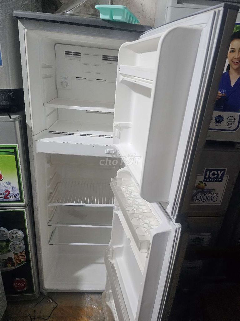 Tủ lạnh toshiba 220lit, zin nguyên bản,bảo hành 3t