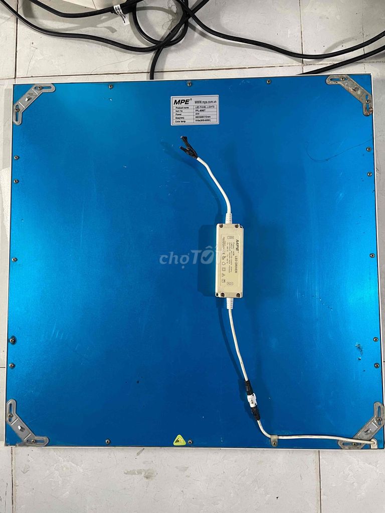 5 đèn panel 60*60 40w còn như mới+ 3 nguồn led