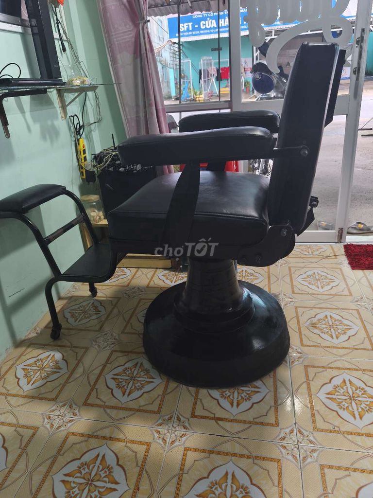 Ghế hớt tóc Nam Đen Đã qua sử dụng. Mua bán Bàn ghế tại Thành phố Vĩnh Long Vĩnh Long được đăng bởi Khong truc giang hình 1