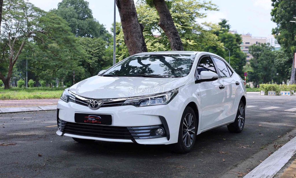 Toyota Altis 1.8G 2018 белый 70 000 км