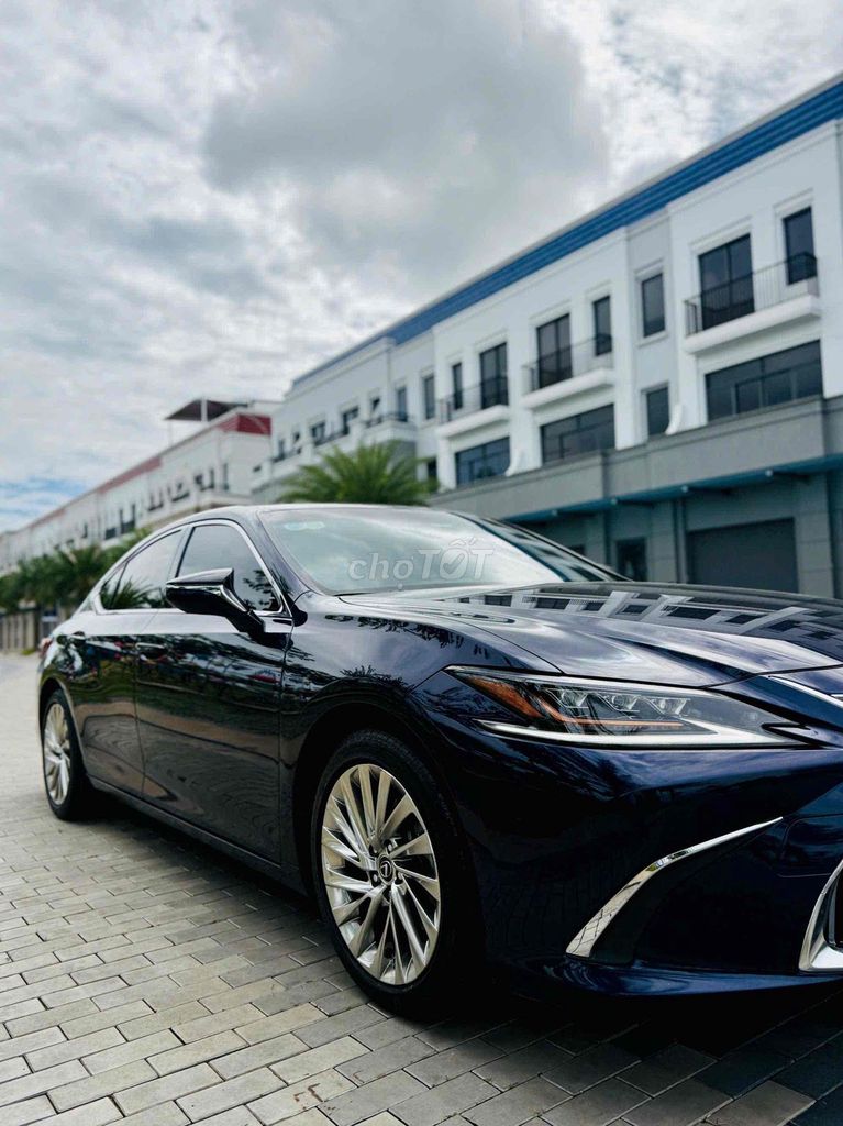 LEXUS ES250 2018 NHẬP NHẬT - 27000km. Mua bán Ô tô tại Quận Gò Vấp Tp Hồ Chí Minh được đăng bởi Ca Thị Thanh Huệ hình 9